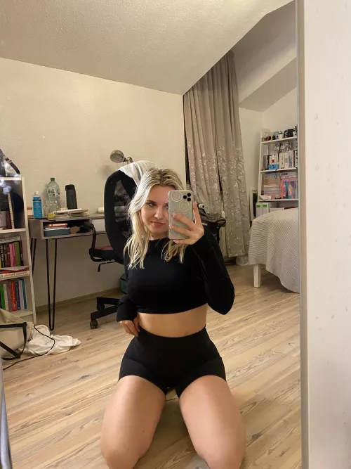 My ex left me because I wasn’t thick enough by xolora