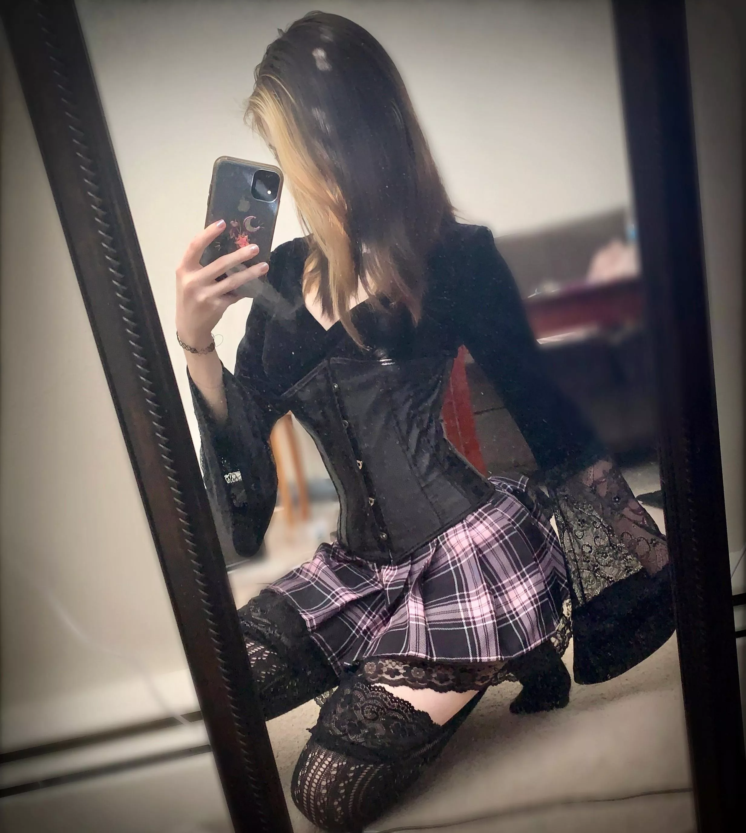 My favorite thigh highs 🖤 posted by Ayumeiko_x