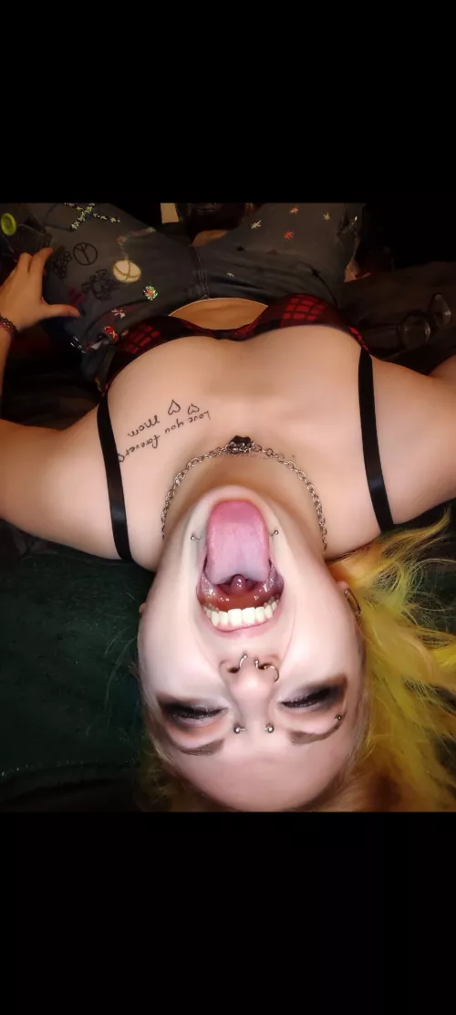 my favorite way to sit 🙂 ATNIGHT🌌 by bribrokencyde