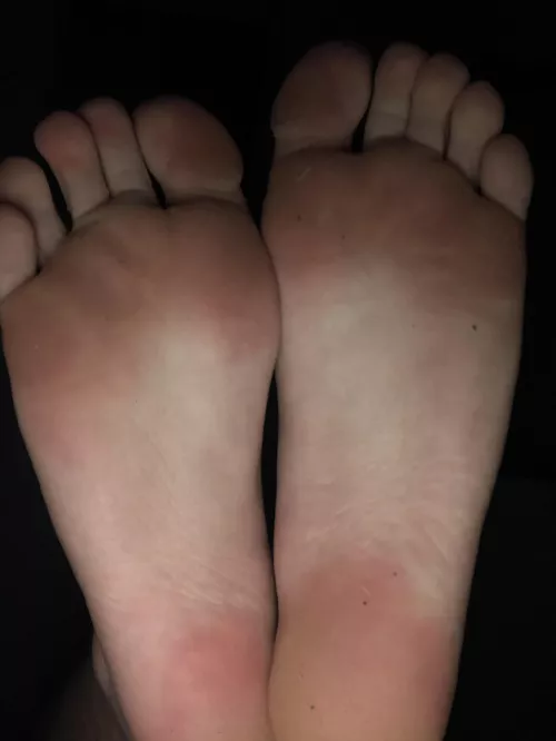 My feet are so tired wish someone could give me a nice massage ☺️ by bigchungus1