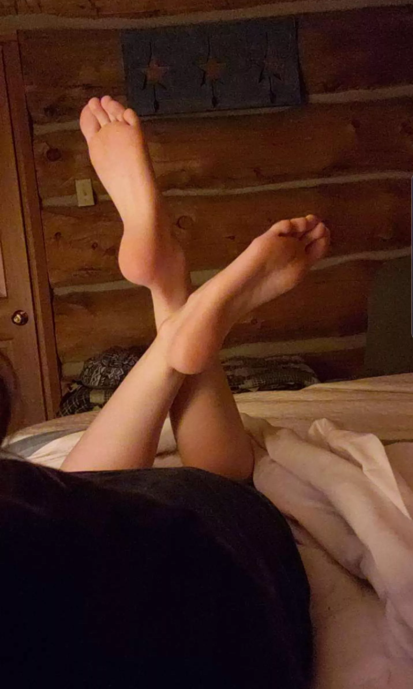 My feet need worshipped 😘 posted by FootGoddessUwu-