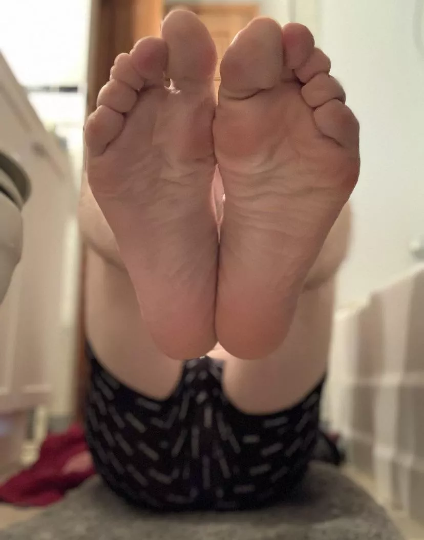 My feet would like even better covered in cum posted by BrettA34