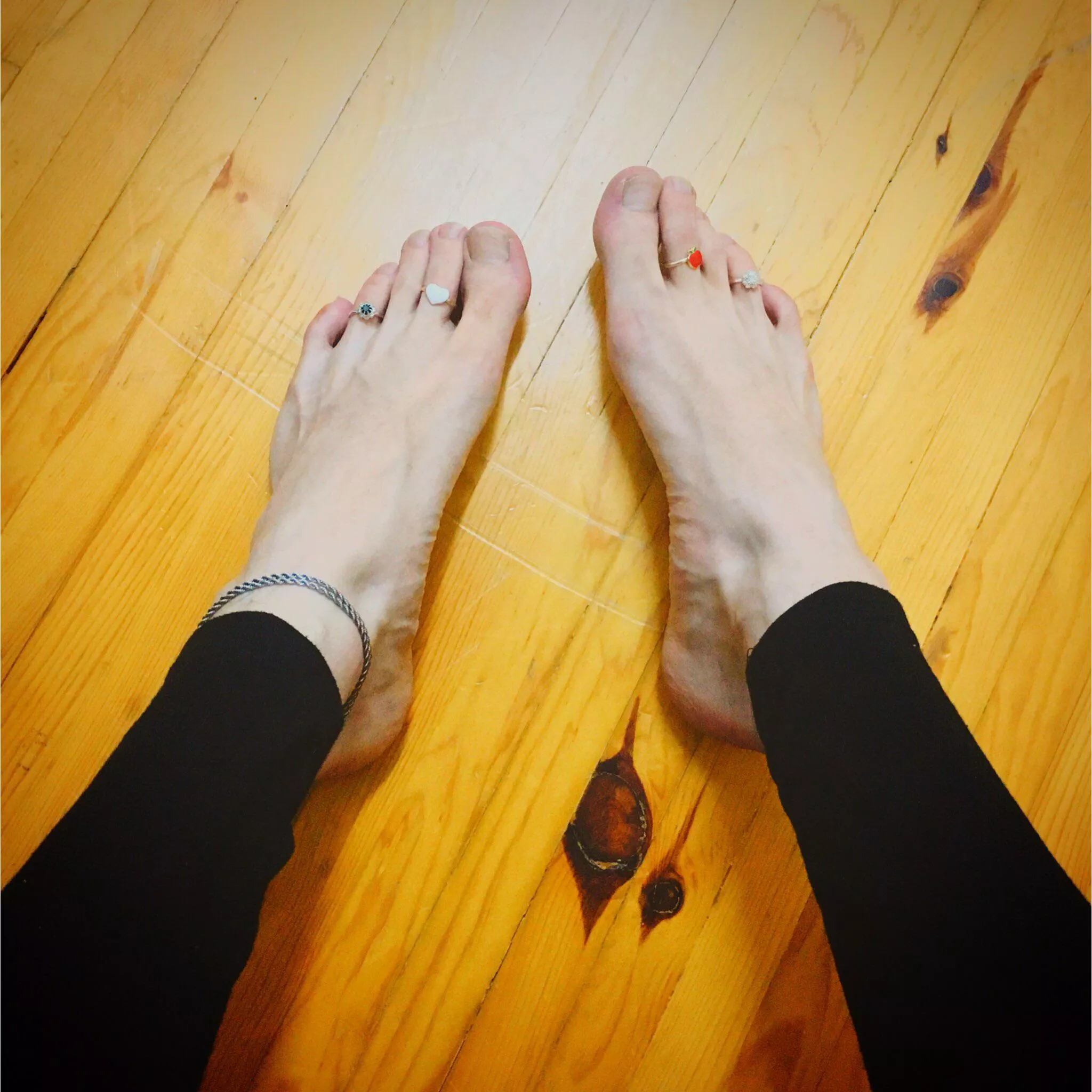 My feminine feet need a tough male maybe Bbc🤭😇 posted by JillySubby