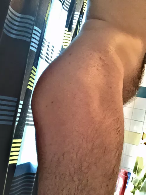 My first butt photo! I don’t know if this counts as “cute” 😅 by eyesupheremaam