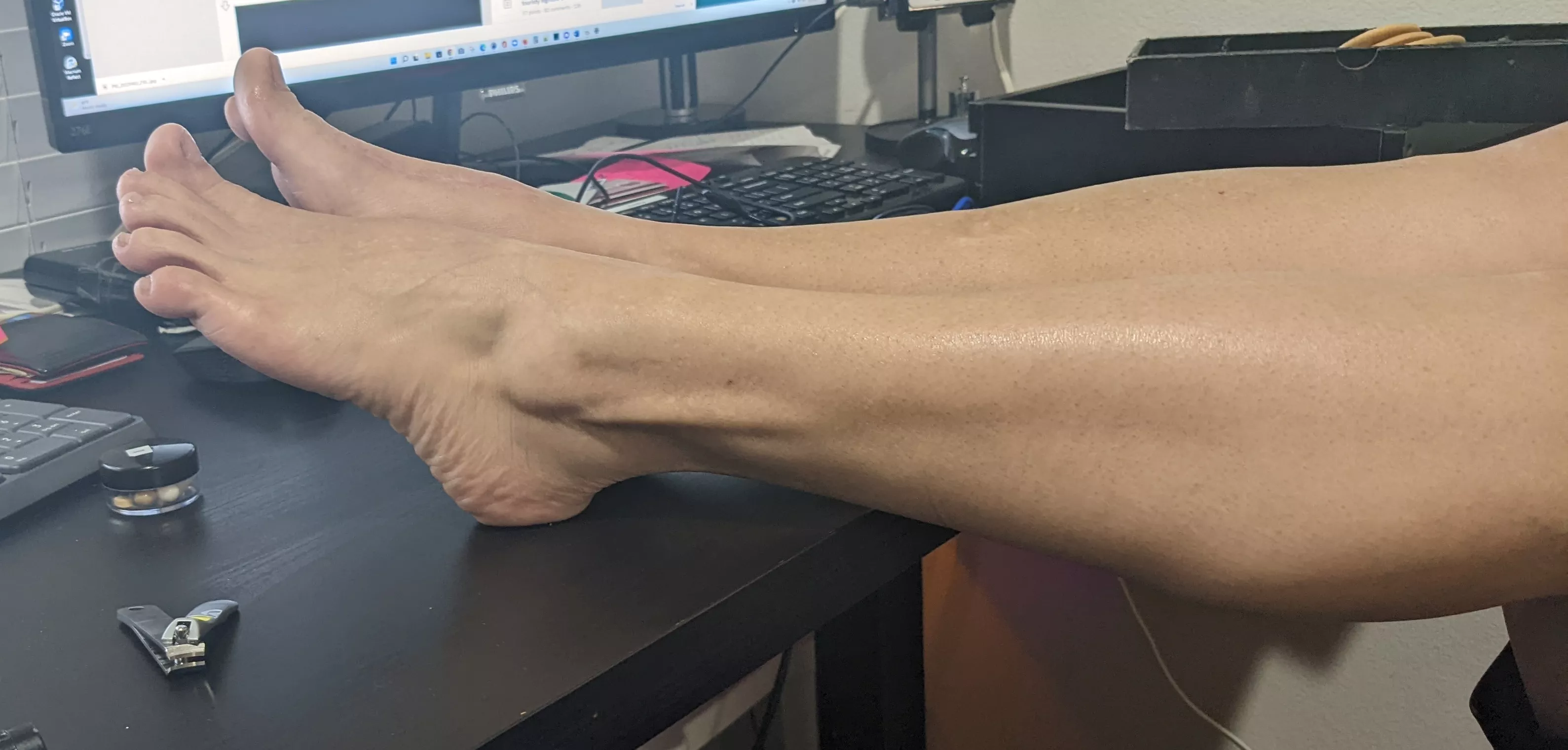 my first nude feet picture. posted by sydneysxf33t