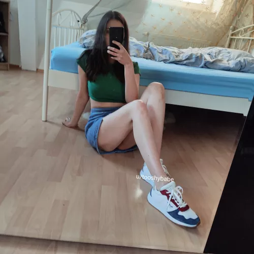 My first post in this sub! Nice to meet you my name is Lisa ☺️ by tooshybabe