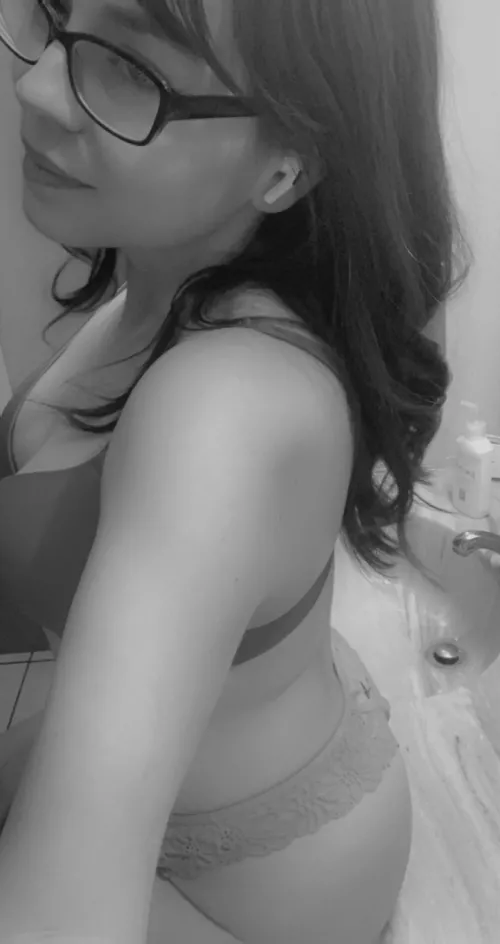 My first selfie here 🤳 by [deleted]