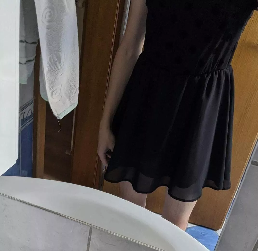 My first time trying a dress, wow it felt so empowering! posted by fringe_33