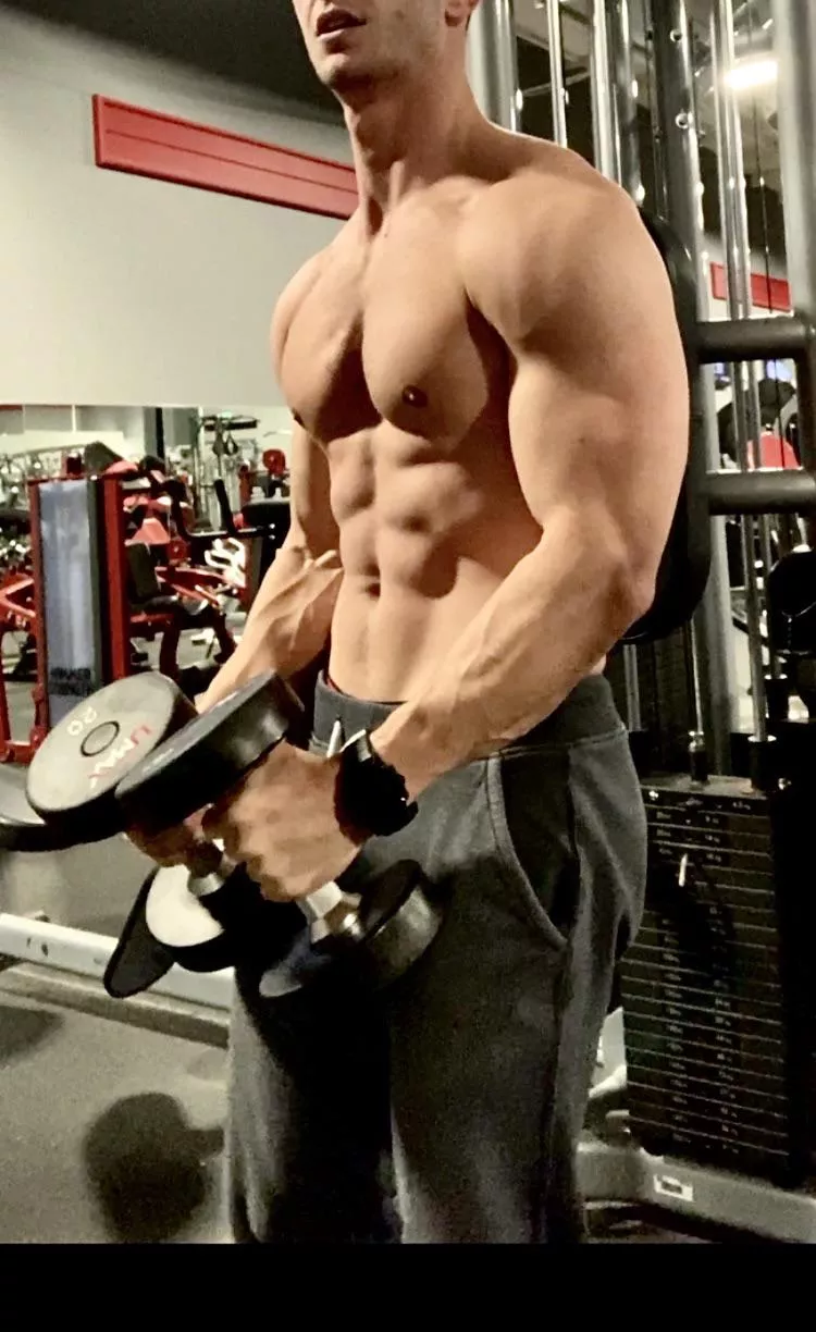 My forearms aren’t the only thing veiny and hard posted by MuffinManOF