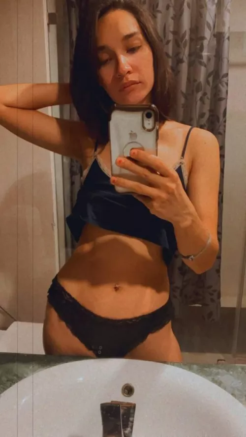 my friend is unsure about posting to Reddit. can you give her some confidence? by Tiny_Consequence_354