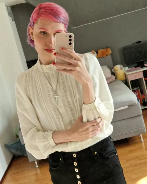 my friend said that I look like a newbie nun 😖 by Fleurgarten