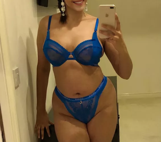 My hips don't lie...😘💙 British Punjabi Indian by knightrider69x