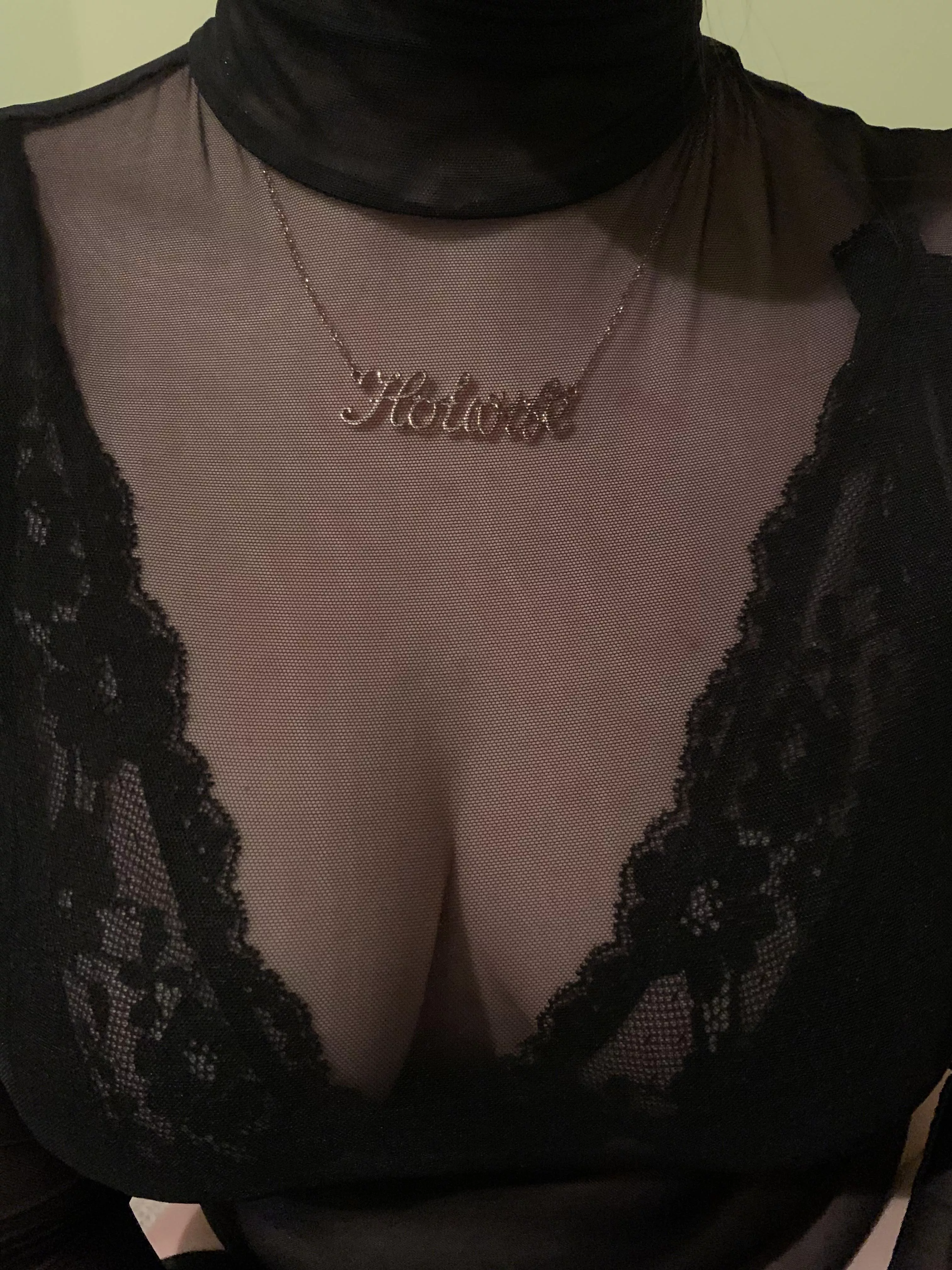 My hotwife cleavage posted by 104785