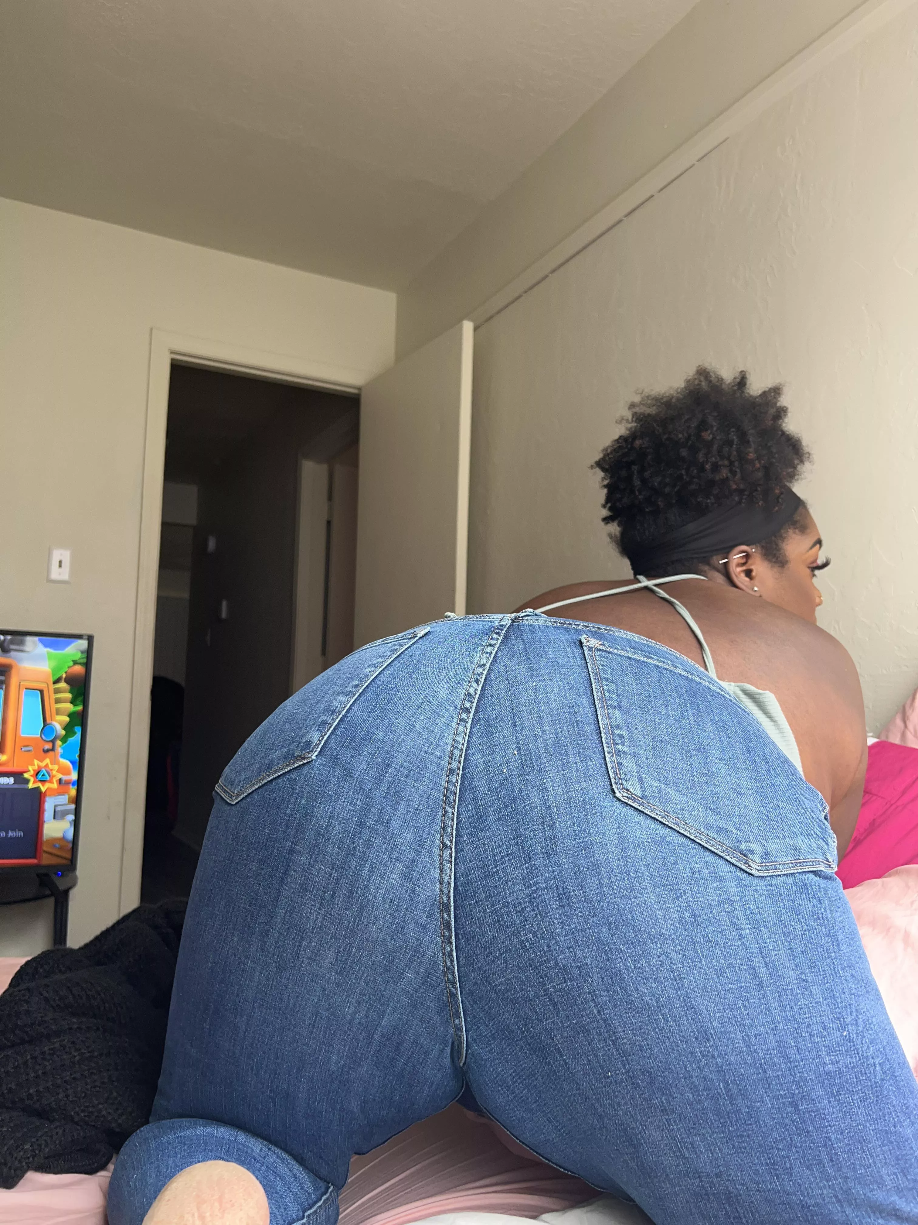 my jeans.. so TIGHT posted by peekaboodrew101