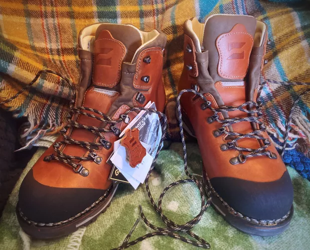 My “last pair of boots”: Zamberlan Tofane NW GT Backpacking Boots by Jayardia