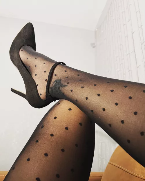 My legs are waiting to be rubbed. by Princess-Lillith