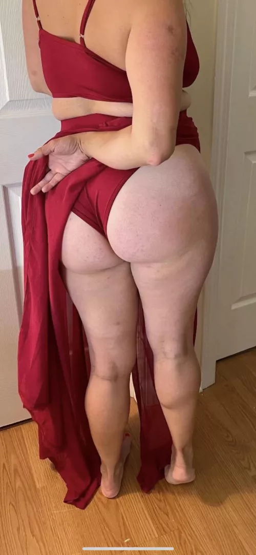 My man said nobody here would want this 🤷🏼‍♀️ so I had his best friend take this picture 😈 by pcplebians