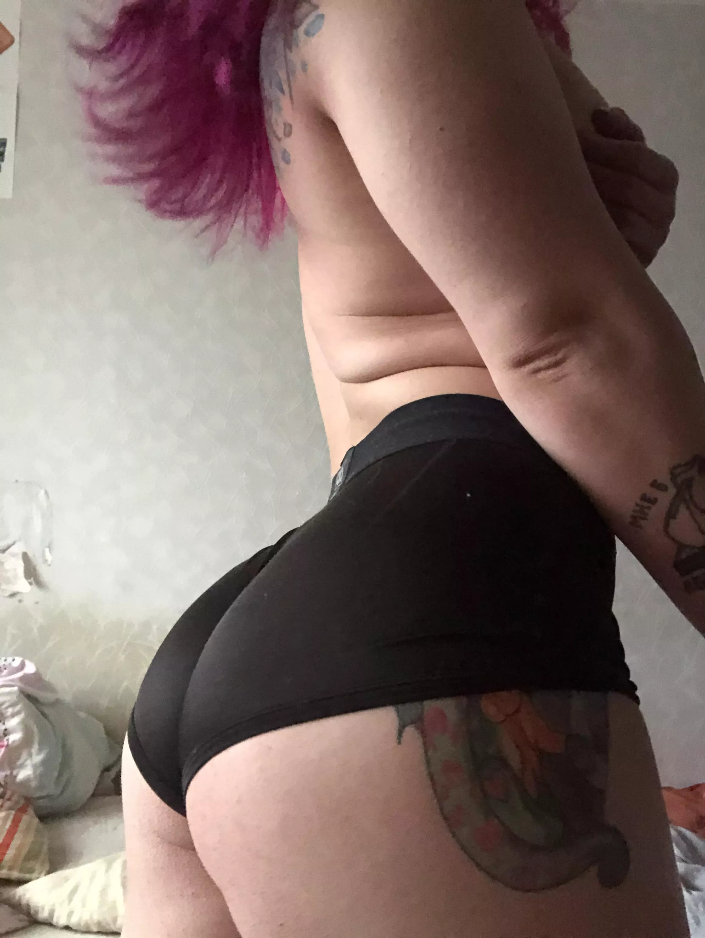 My massive ass is what you really need to turn you on posted by Powerkitty1