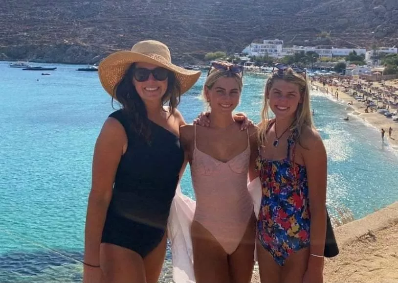 My mom and sisters posted by Roboturkey4