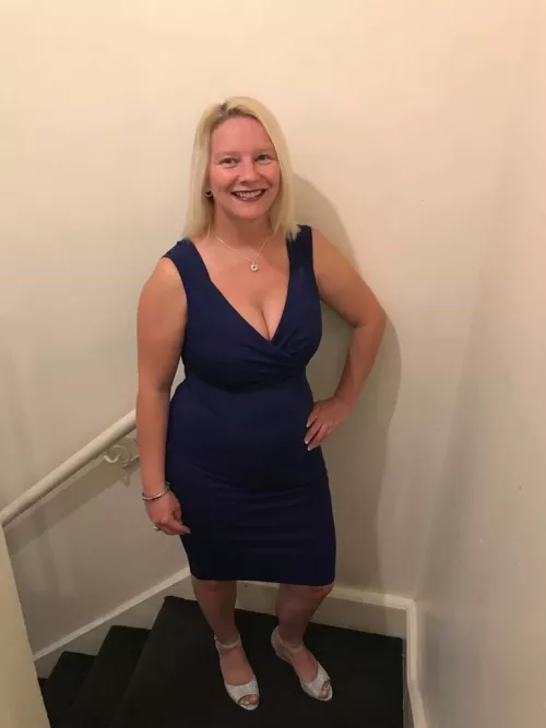 My mom Angela (43) if you caption or cock pic her I’ll send you her instagram and number by lokiokidokie