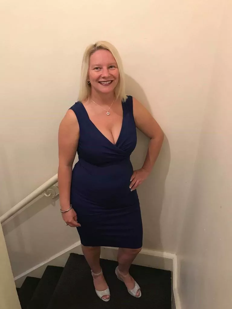 My mom Angela (43) if you caption or cock pic her I’ll send you her instagram and number posted by lokiokidokie