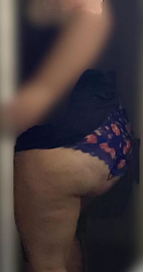 My mombod ass by 42tripleds