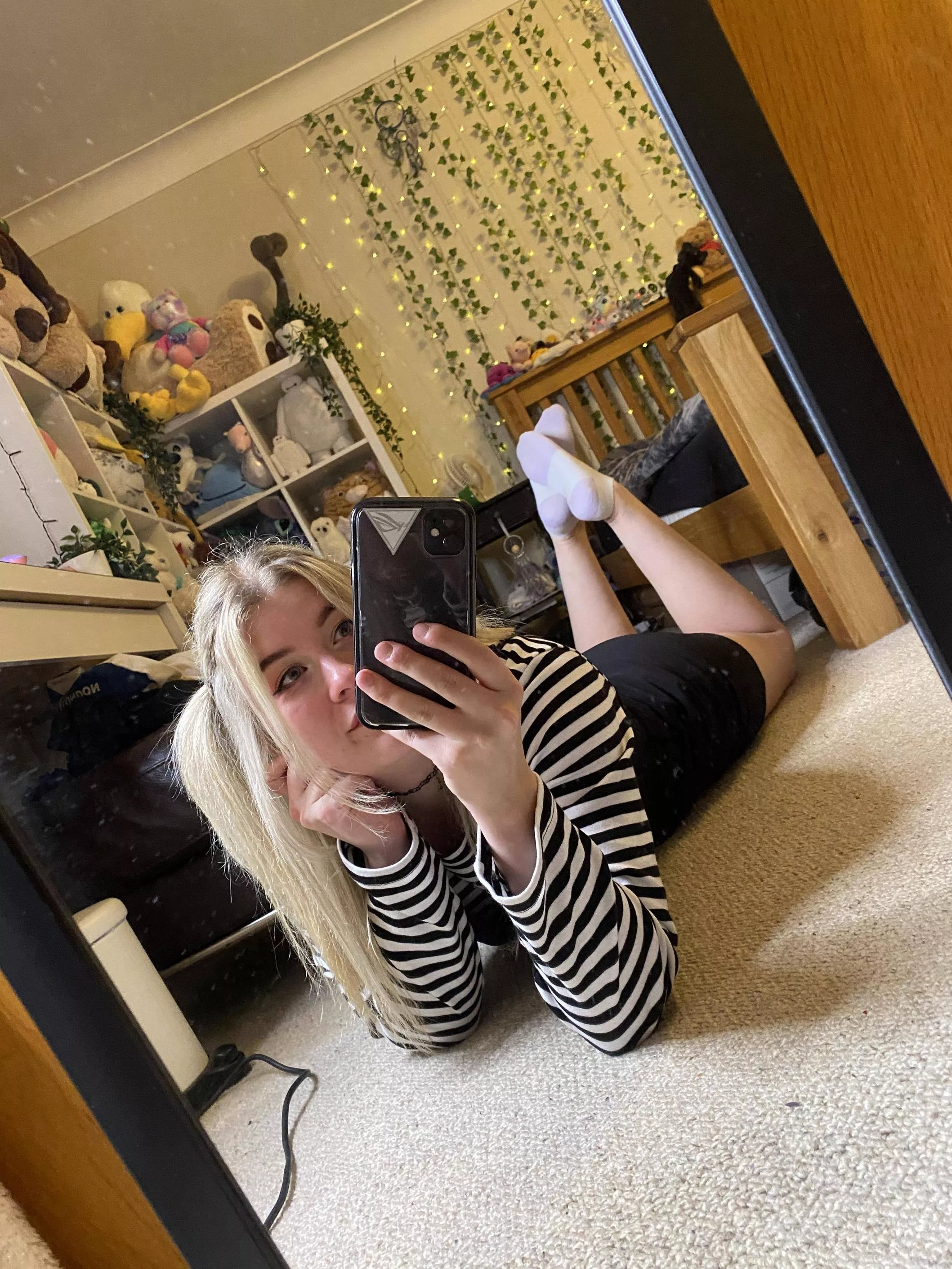 My outfit today is so cute! posted by dumbblondebimb0