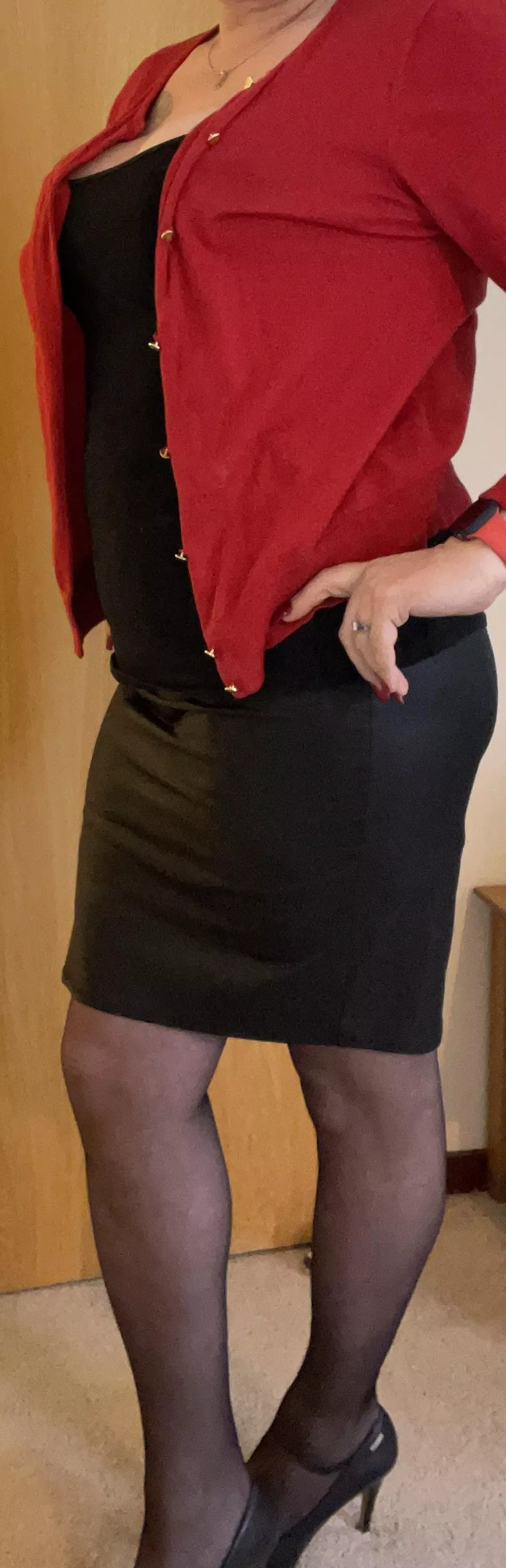 My partner has instructed me that he wants to watch me being taken by as many strangers as possible. Is anyone going to be at KW CP, Challock tonight? posted by BoostrGrrl