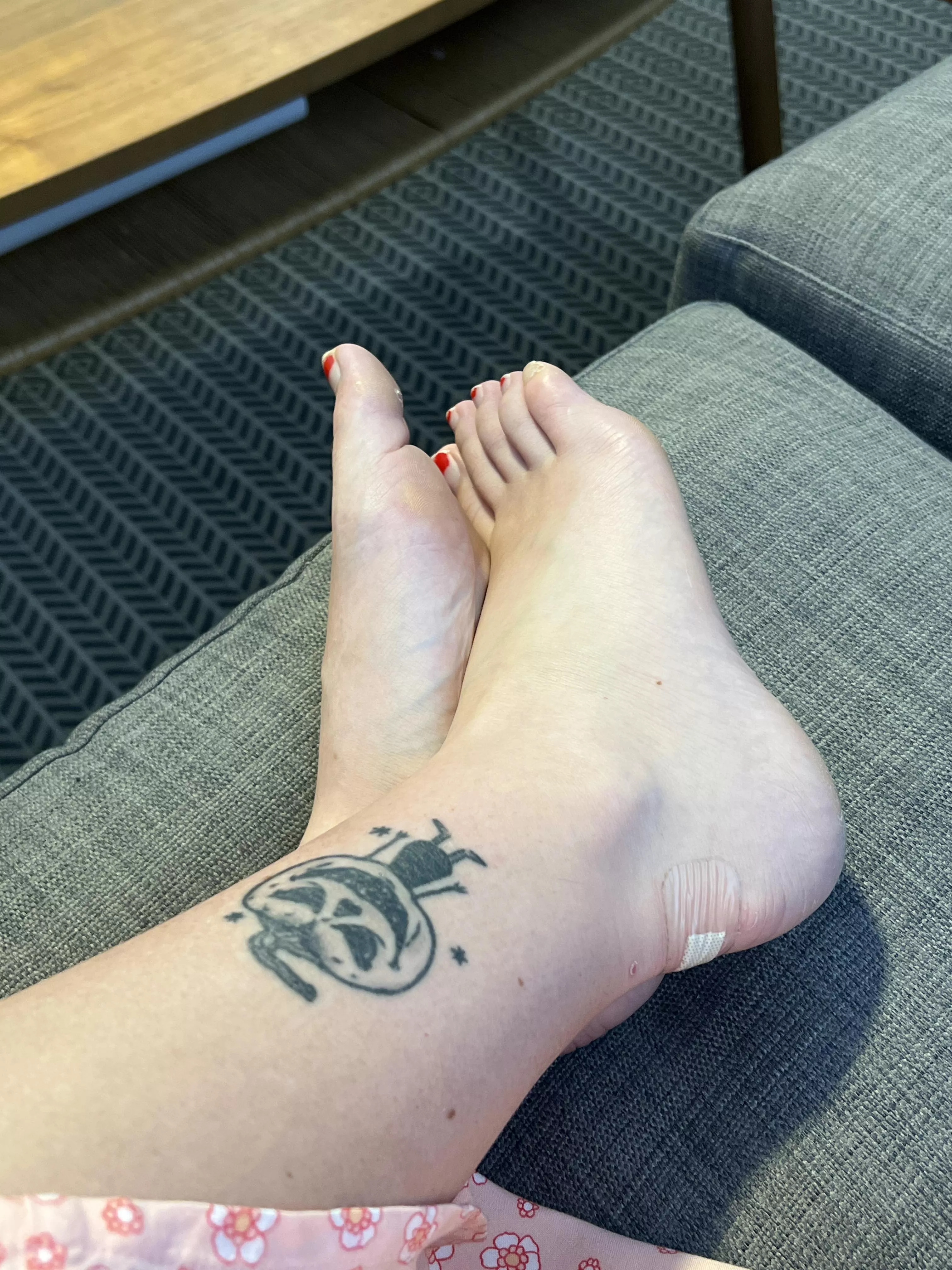 my poor feet need some attention posted by littlemissc4ndy