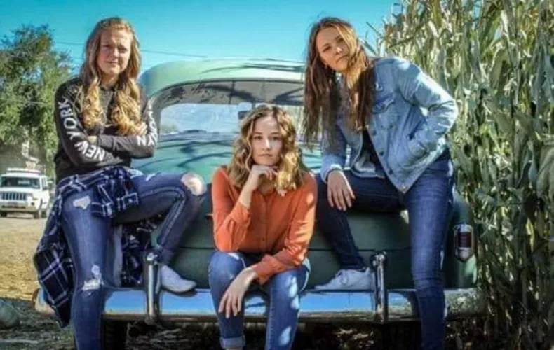 my prude gf and her friends by Roboturkey4