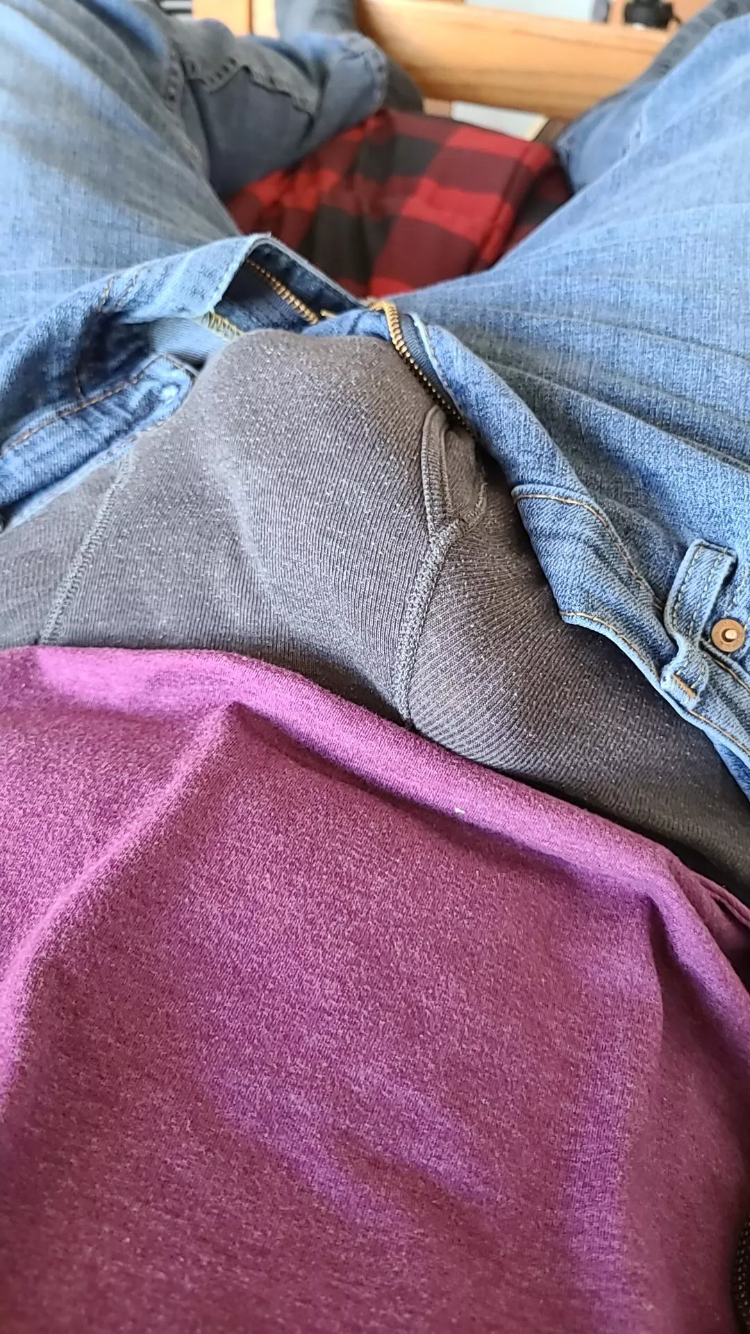 my roommate's out for a little bit... posted by spunkledart