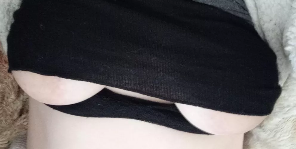 my shirt keeps slipping up by liamaaaaaiii1