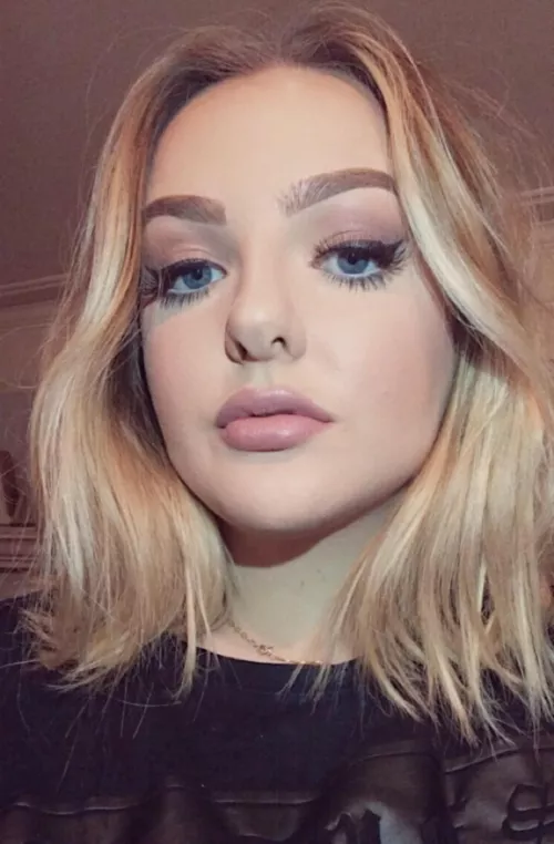 my sisters makeup 🙈 by innocentslutsienna