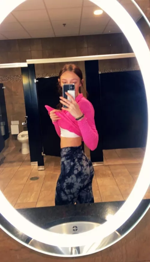 My squats are paying off 🥰🥰🍑 by maddy_gurl