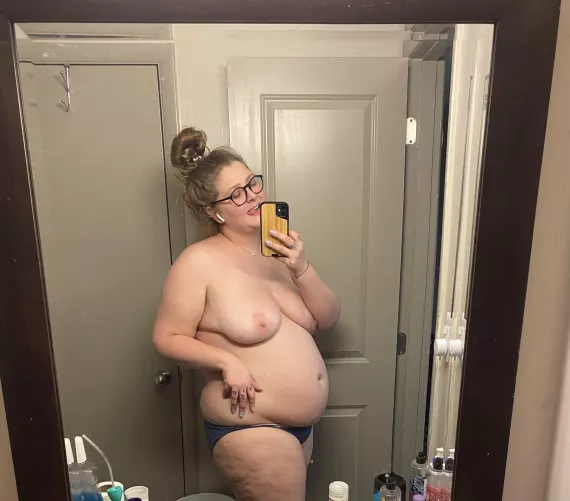 My stuffed belly really compliments these cellulite riddled thighs. Dms open by Skydaddy5921