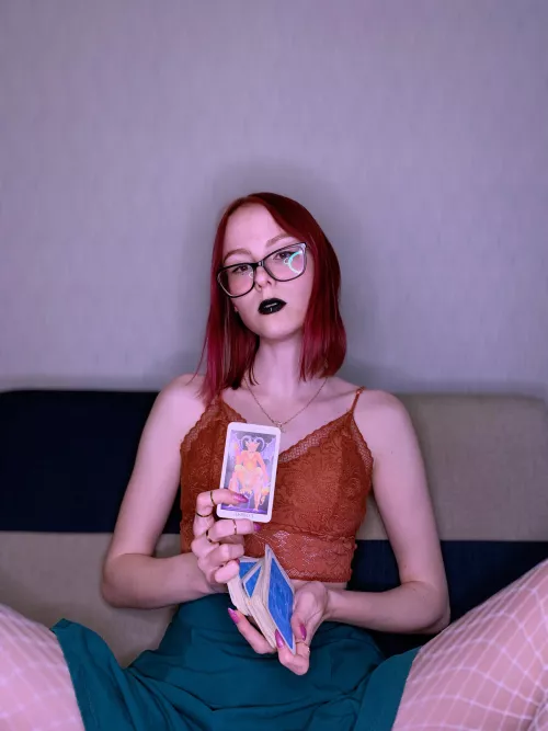 My tarot said me u loves female domination? 🤔 by Bonny_strawberry