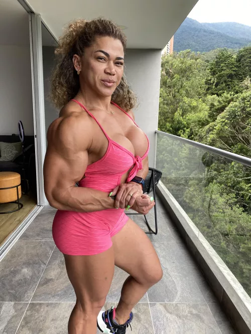 My thick 17.3in biceps by amymuscle