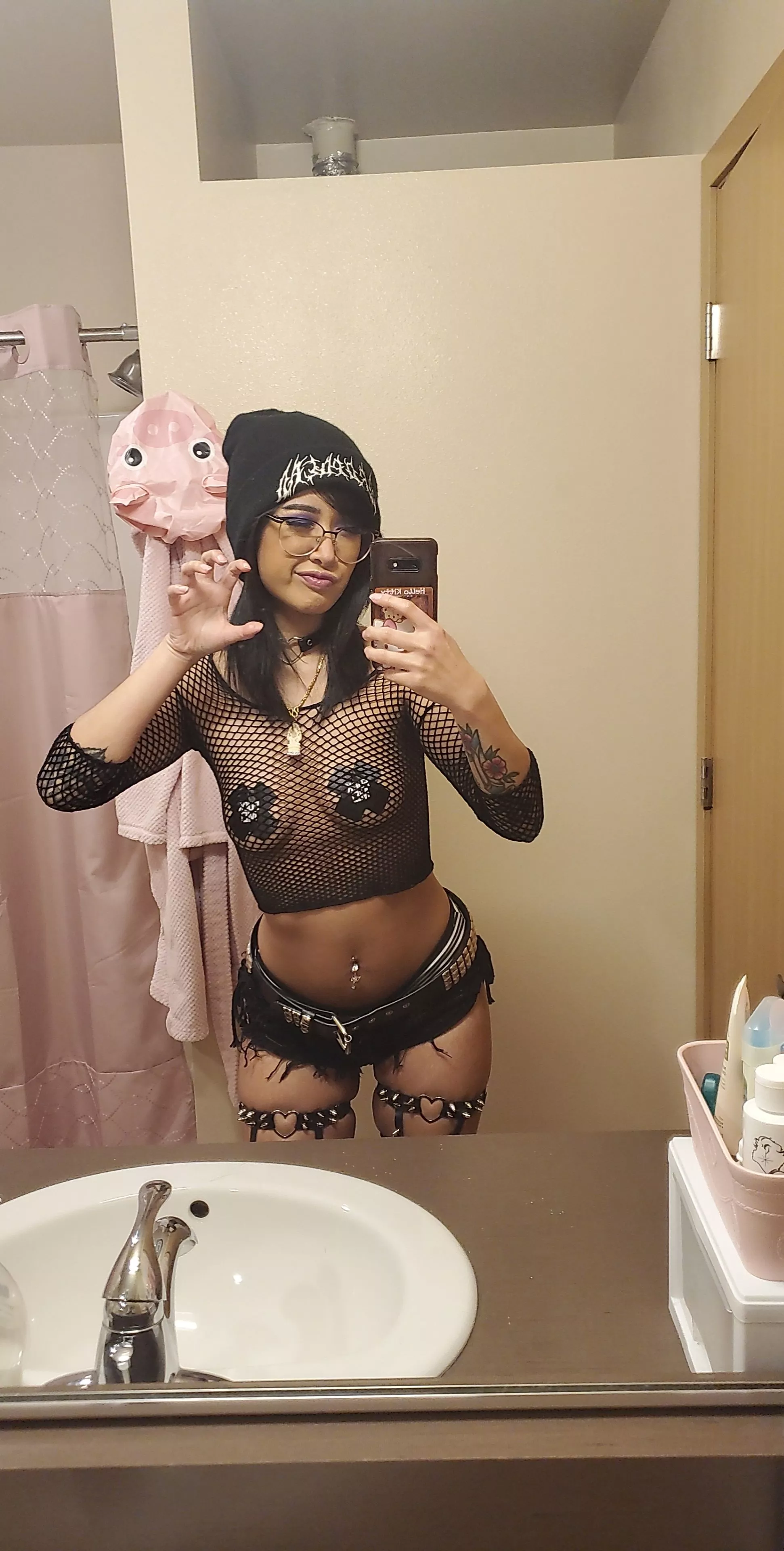 my thighs aren't the only thing suffocating to death posted by peeebabyy