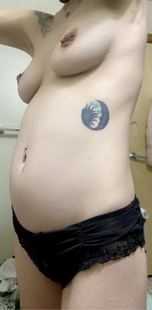 My tits swell up like this before they start dripping onto my pregnant belly 🥛 by cozylilstripper