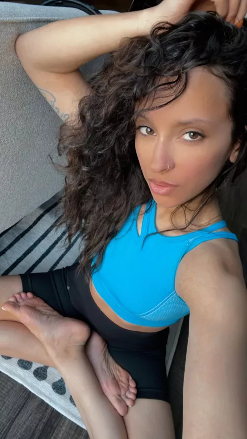 My toes are white again but look at these wrinkly soles by DulcedeCat