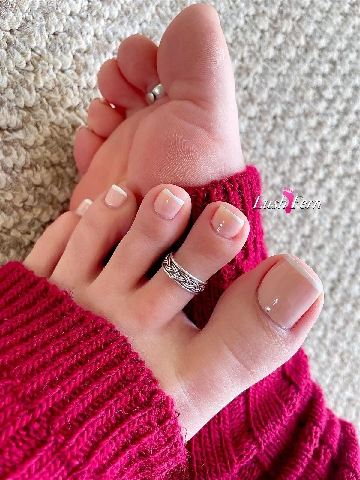 My toes need a mouth to warm them up, you offering? posted by LushFern