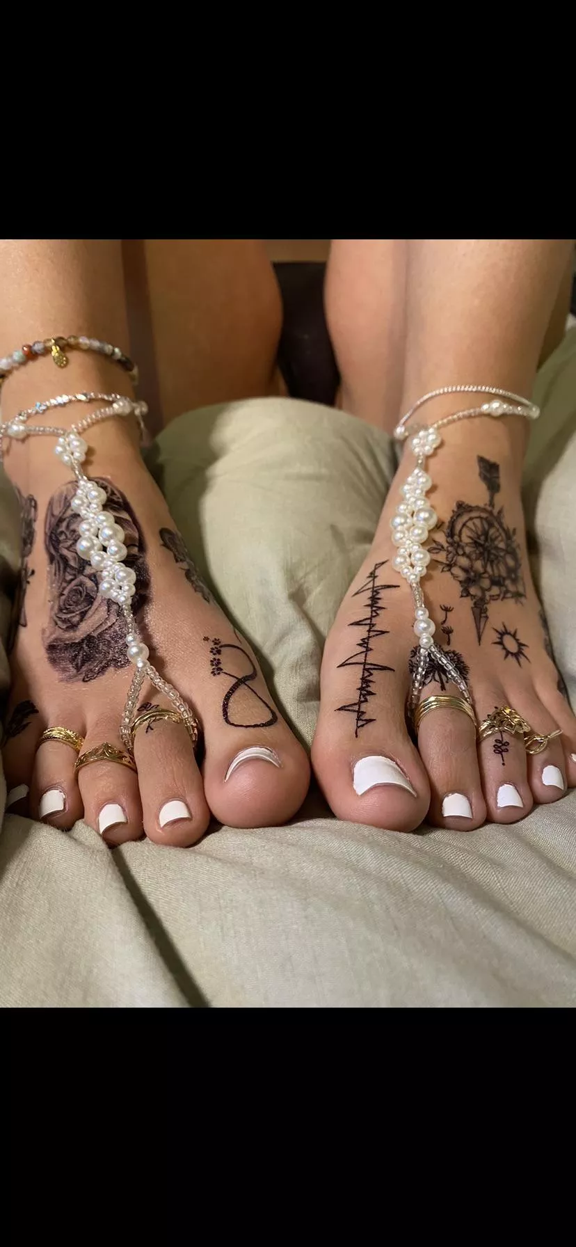 My toes need to be sucked… posted by TinyTootsies_98