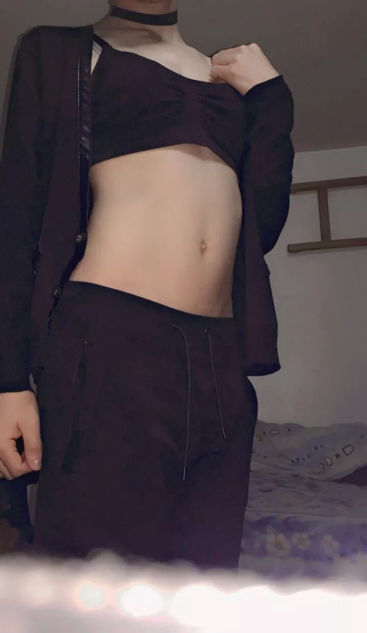 My tummy looked so cute in this one posted by FemboyEnjoyer9000