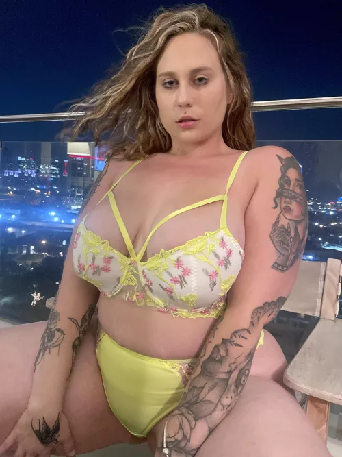 My wife is ready for some good dick by Mywifelikesitbig