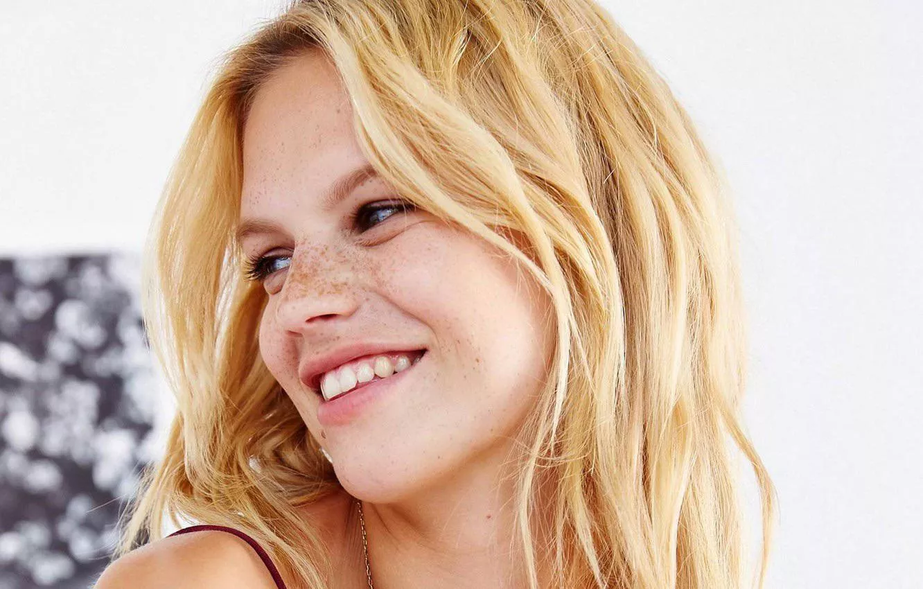 Nadine Leopold posted by cashmere1977-2