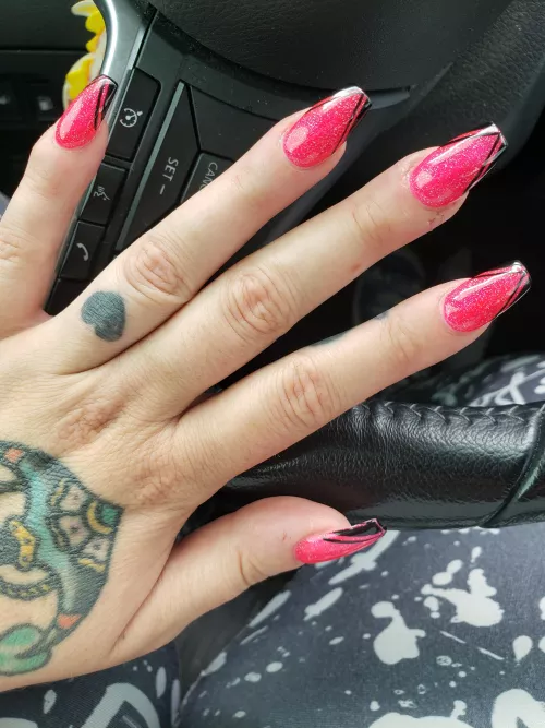 nails freshly done, only missing is a throbbing cock for them to wrap around 😏 by Mrsoceaneyes