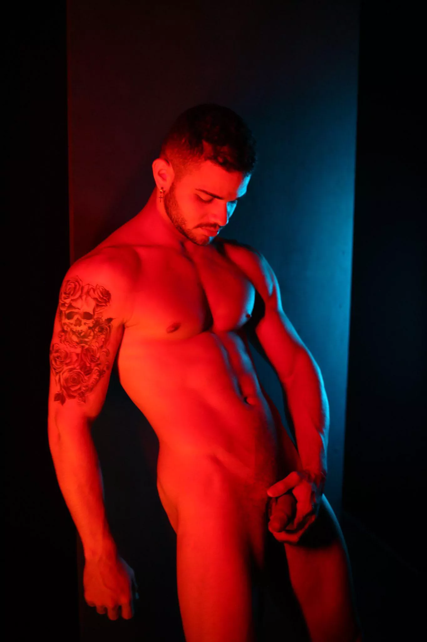 naked at the cruising bar posted by Badguyviq