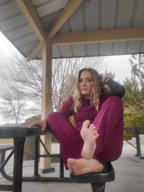 Naked soles, scrubs, and sunshine at todays park. I even walked around barefoot for awhile around the park! by krystalrosebby