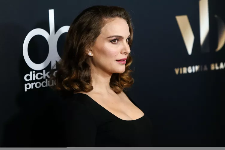 Natalie Portman by DeeNightOwl