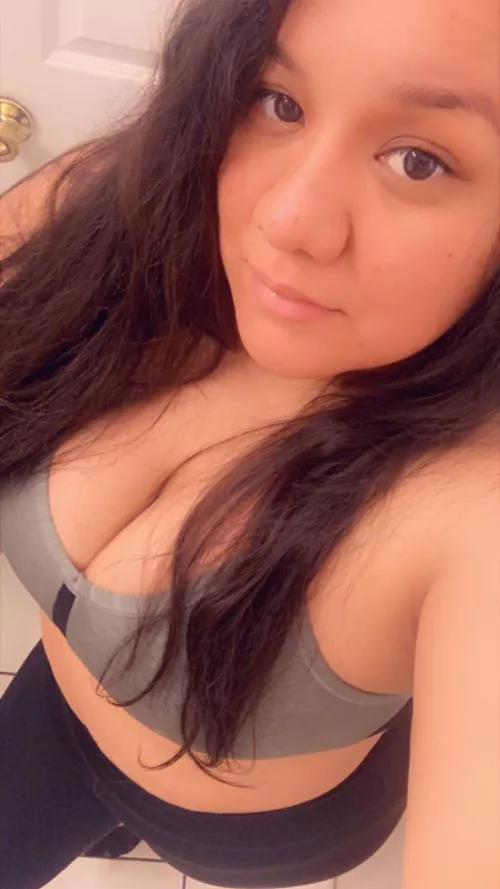 Natural big boob slut by jimmyjohnz8